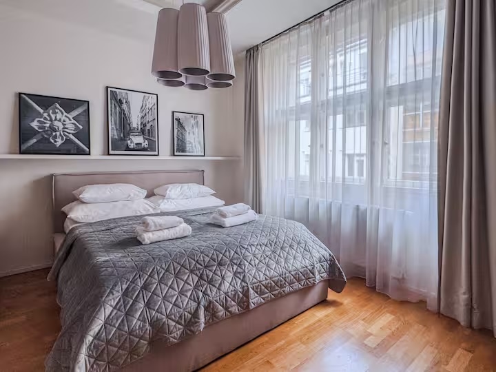 Bright modern three-bedroom apartment in Old Town